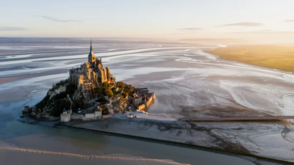 Comment l’IA neuro-symbolique fluidifie les annulations et modifications de réservation dans le tourisme